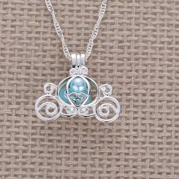 SALE! Cinderella carriage pearl cage necklace - Picture 8 of 8